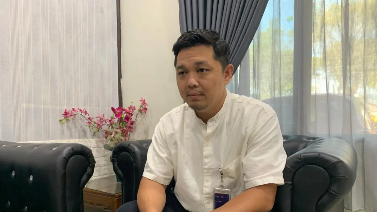 Manajer Pemasaran Perum Bulog Kanwil Kalimantan Selatan Panji Lintang menjelaskan mekanisme penggantian penerima bantuan (Endang Syarifuddin/Radar Banjarmasin)