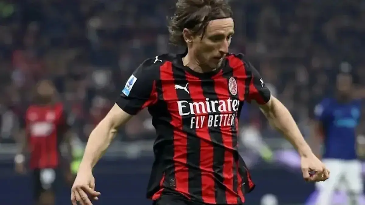 MEMPERPANJANG KONTRAK: Luka Modric resmi memperpanjang kontrak di AC Milan.&nbsp;