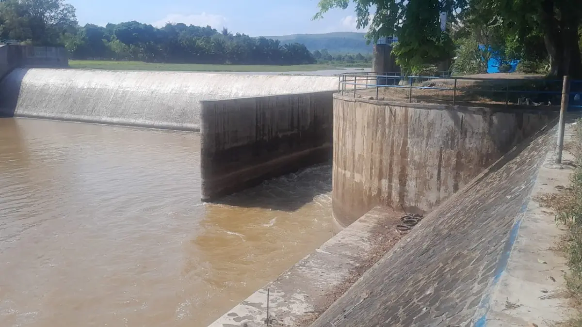 PENAMBAHAN DEBIT:. Penambahan debit air dari Bendung Karang Intan yang diberlakukan sejak 17 Juli 2026 sebagai upaya mengurangi dampak kematian ikan massal di Sungai Martapura.