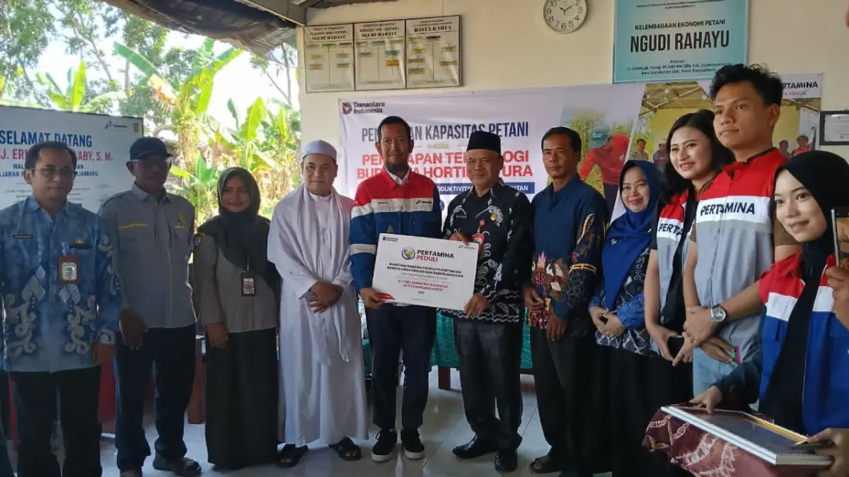 PENGUATAN KAPASITAS: AFT Manajer Syamsudin Noor, Dimas Budiman menyerahkan bantuan kepada Kelompok Tani Ngudi Rahayu di Kelurahan Syamsudin Noor, Kecamatan Landasan Ulin, Banjarbaru, kamis (23/7/2026).&nbsp;
