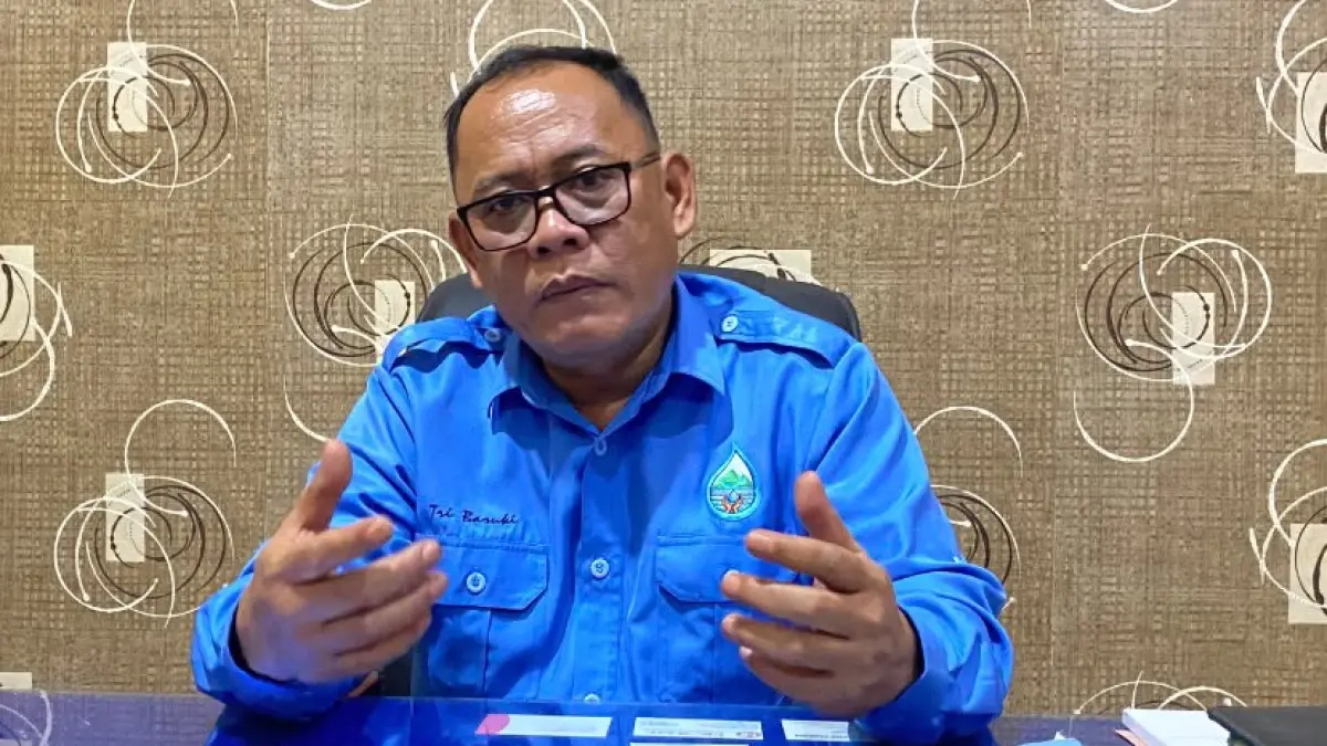TERDAMPAK: Direktur PDAM Kotabaru, Tri Basuki menjelaskan pasokan air bersih pada musim kemarau.