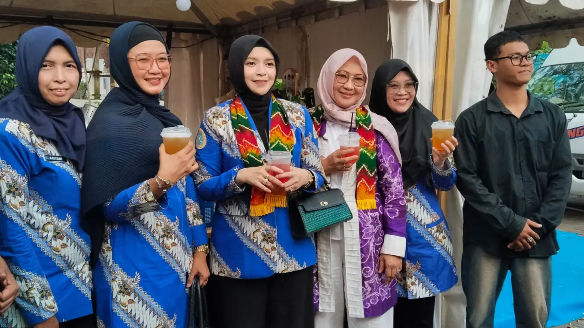 IKA Unair Kalsel Great Expo 2026 resmi dibuka di Siring Menara Pandang, Banjarmasin. Masyarakat dapat memanfaatkan berbagai layanan gratis, mulai dari pemeriksaan kesehatan, konsultasi hukum, psikologi, hingga layanan publik yang dihadirkan sebagai bentuk pengabdian alumni Universitas Airlangga.