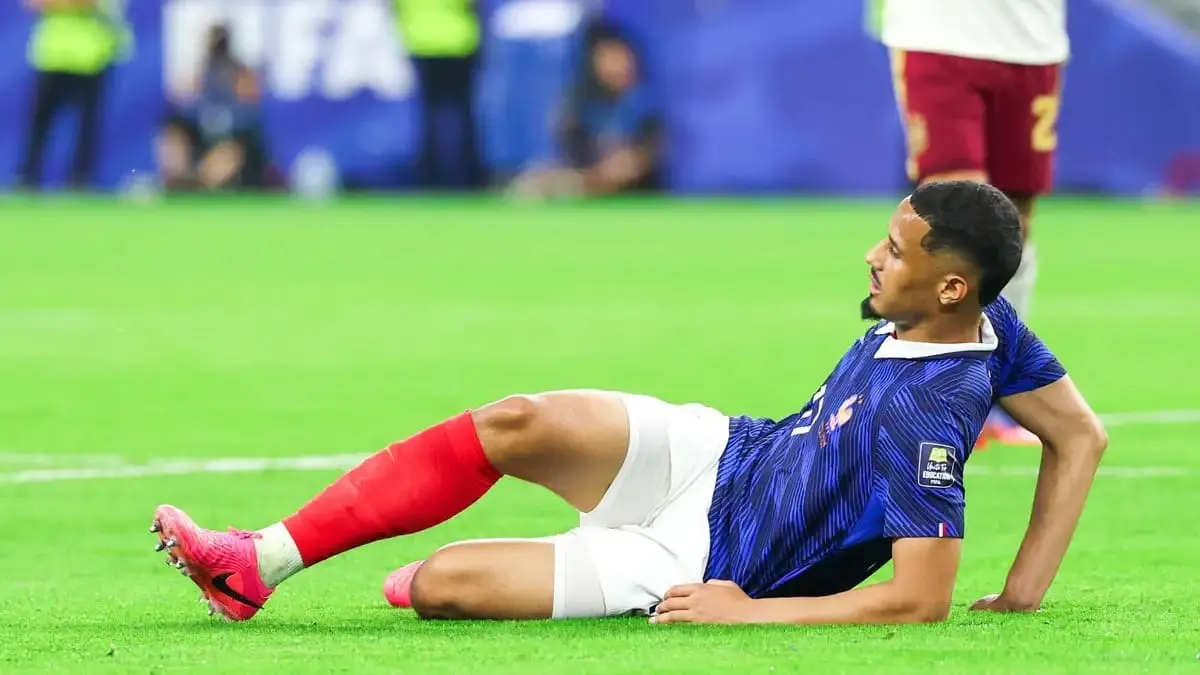 CEDERA: William Saliba alami cedera bersama timnas Prancis saat menghadapi Spanyol di semifinal Piala Dunia 2026.&nbsp;