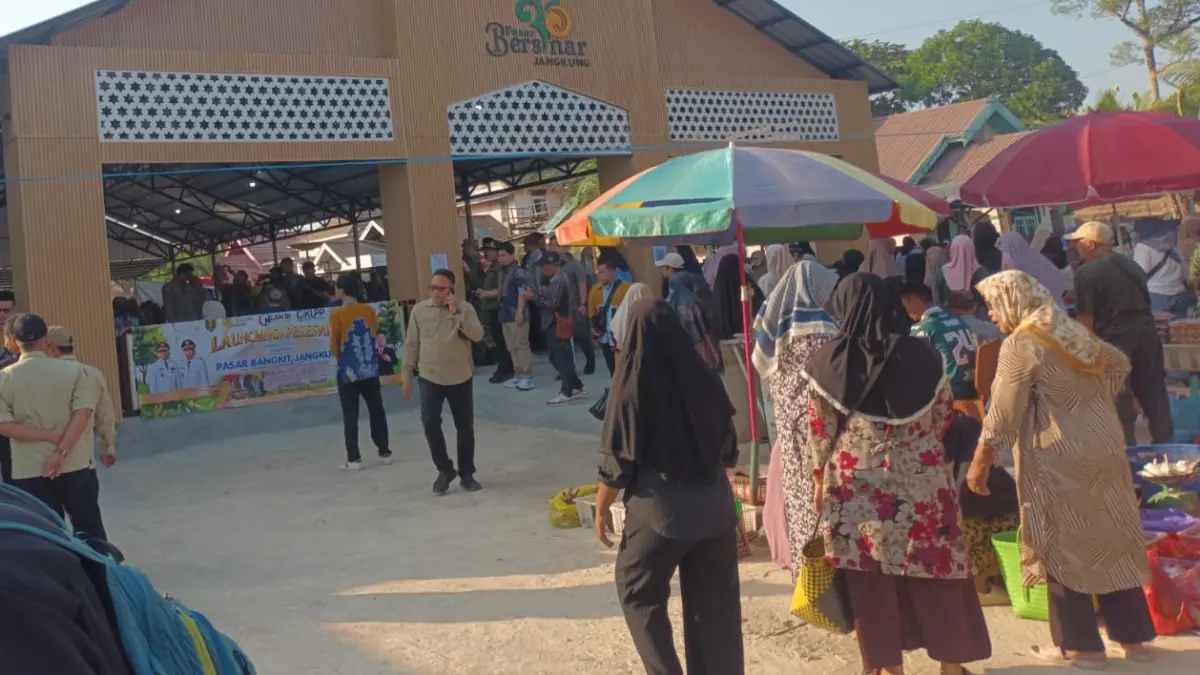 PASAR BANGKIT JANGKUNG: Pasar yang kini ditempati pedagang pinggiran jalan di Kelurahan Jangkung.