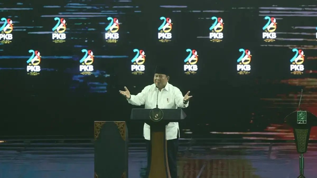 LONTRAKAN KRITIK: Presiden Prabowo Subianto saat pidato di mimbar pidato Harlah ke-28 PKB di Jakarta, Kamis (23/7). (Foto: Dery Ridwanssh/Jawa Pos)