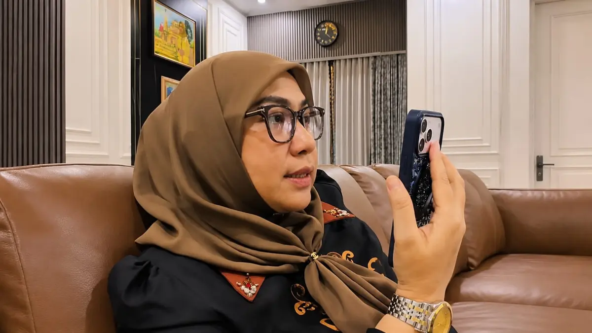 KOORDINASI: Wali Kota Banjarbaru Hj. Erna Lisa Halaby menghubungi manajemen PT PLN (Persero) UP3 Banjarmasin untuk meminta kepastian jadwal pemadaman bergilir serta percepatan pemulihan pasokan listrik di Banjarbaru. (Tangkapan layar)

