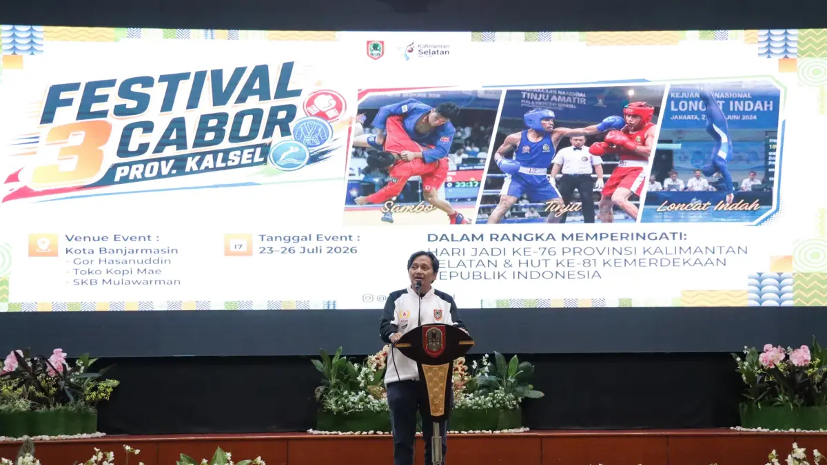 Wakil Gubernur Kalimantan Selatan, Hasnuryadi Sulaiman, secara resmi membuka Festival Tiga Cabang Olahraga dalam rangka Hari Jadi ke-76 Provinsi Kalimantan Selatan di Gedung Mahligai Pancasila, Banjarmasin, Jumat (24/7/2026) malam lalu. (M Idris Jian Sidik)