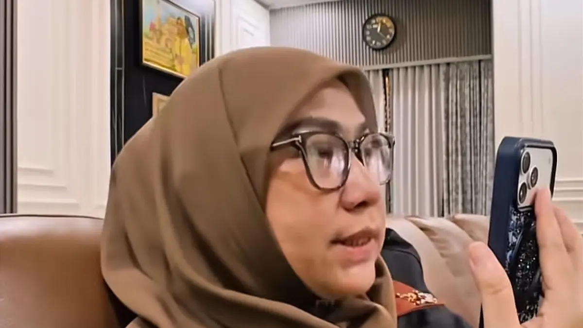 SAMPAIKAN KELUHAN: Wali Kota Banjarbaru, Lisa Halaby menelpon langsung manajemen PT PLN (Persero) UP3 Banjarmasin melalui telpon, Minggu (26/7/2026).(Foto: tangkapan layar)&nbsp;
