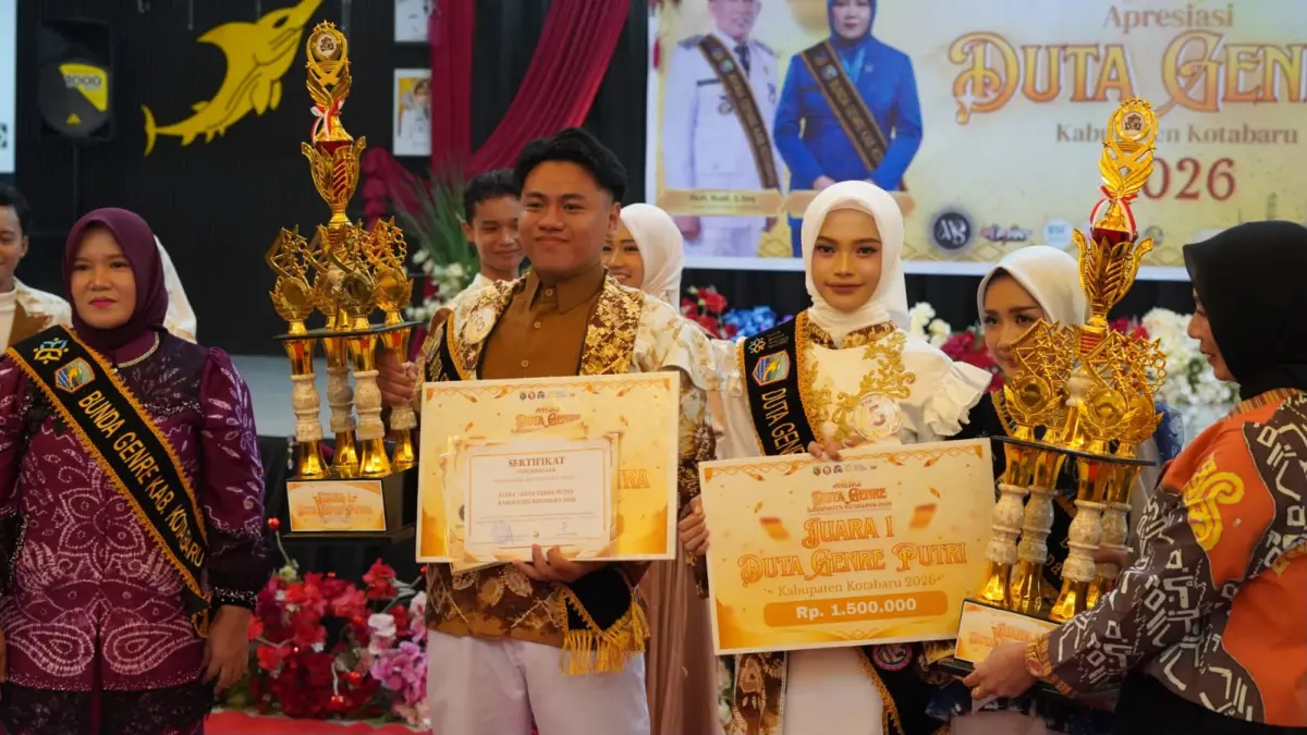 SENANG: Pemenang Duta Genre Ridho Rizky dan Alifia Kinanti memperlihatkan.
Foto: Duta Genre untuk Radar Banjarmasin. &nbsp;