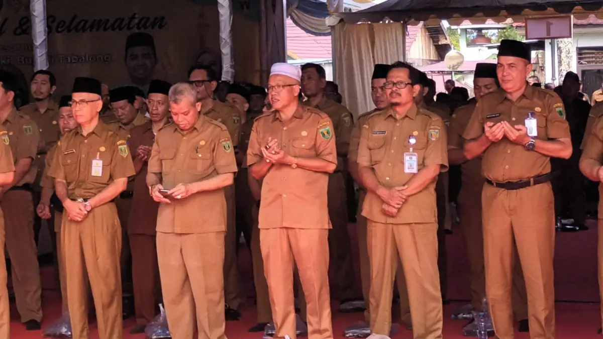 BAKAL DITES URINE : Jajaran ASN di lingkup Pemkab Tabalong saat beraktifitas. (Foto : Ibnu Dwi Wahyudi/ Radar Banjarmasin)
