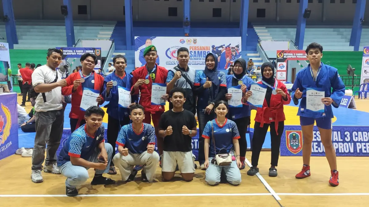 BANGGA: Para atlet dan pelatih yang mendapatkan enam medali Kejurprov PERSAMBI 2026 di Banjarbaru. (Foto: Yordan Ramon untuk Radar Banjarmasin)&nbsp;