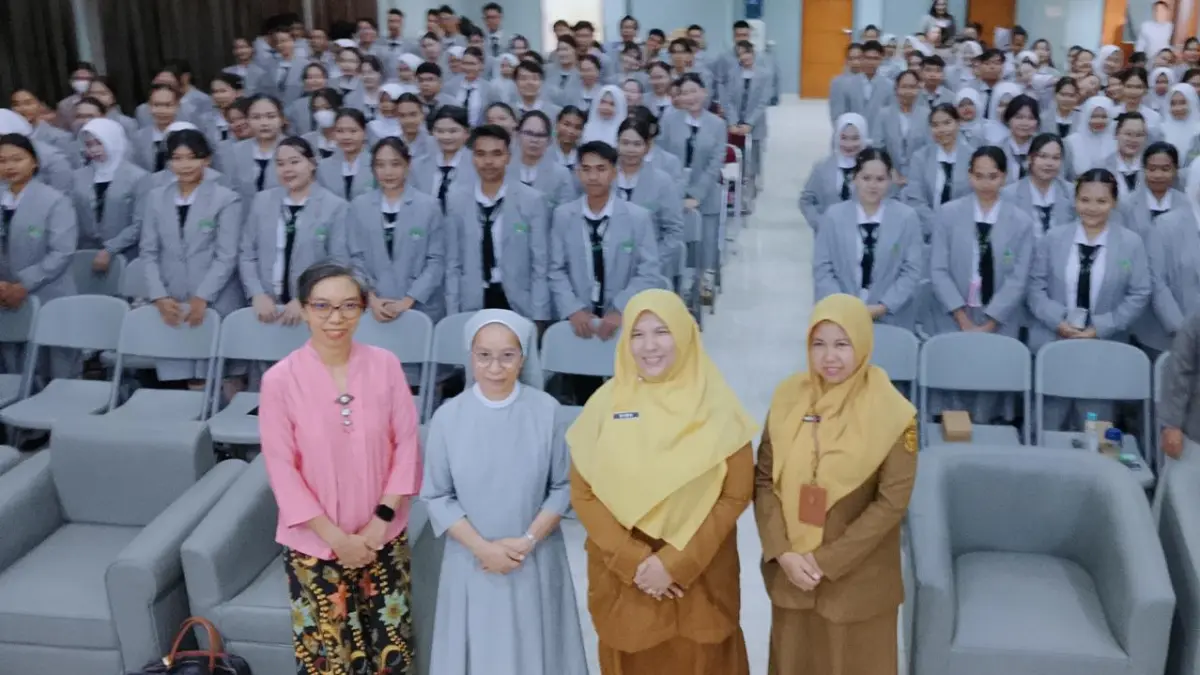 AGEN PERUBAHAN: Mahasiswa keperawatan Institut Kesehatan Suaka Insan mengikuti kuliah pakar tentang Program Bangga Kencana di Aula Paulus, Senin (27/7/2026).