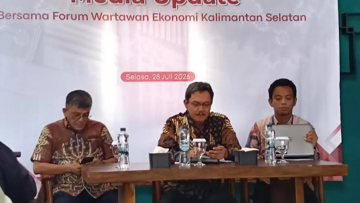 BPR: Kepala OJK Kalsel, Agus Maiyo (tengah) saat bicara soal BPR di Kalsel.