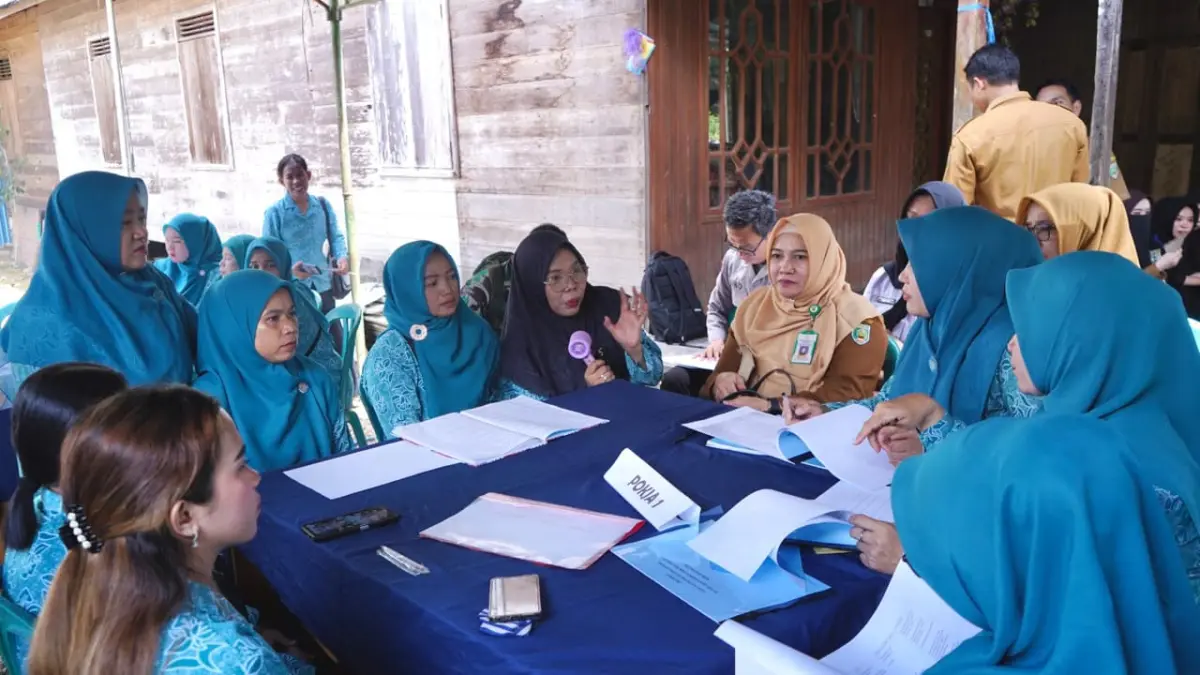 DESA PERCONTOHAN: Suasana kegiatan pembinaan Tim Peningkatan Kualitas Keluarga Daerah di Desa Mantuyan, Kecamatan Halong yang diproyeksikan menjadi lokus andalan pada penilaian tahun 2027 mendatang.