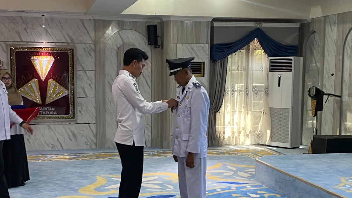 Bupati Banjar H Saidi Mansyur melantik Abdul Wahab Sya