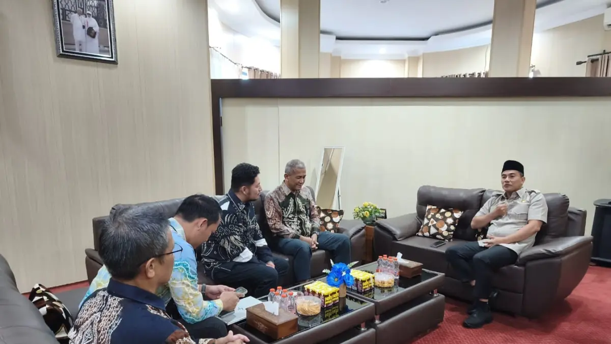 DPRD Kota Banjarbaru memanggil PLN UID Kalselteng guna menindaklanjuti keluhan masyarakat dan pelaku UMKM terkait pemadaman listrik bergilir (DPRD Banjarbaru untuk Radar Banjarmasin)&nbsp;