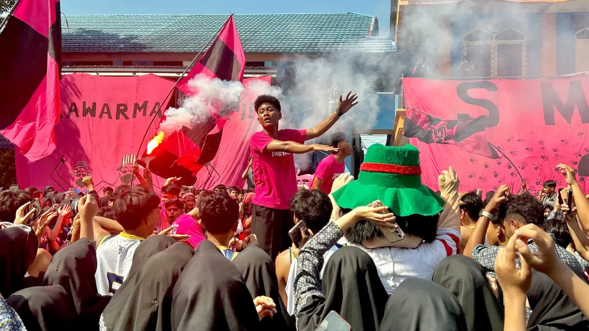 MEMBARA: Supporter SMAN 2 Banjarmasin, Spiman tampil bersemangat saat School Roadshow Honda DBL with Kopi Good Day 2026 South Kalimantan, Rabu (29/7/2026) (Foto: Tia Lalita Novitri/Radar Banjarmasin)