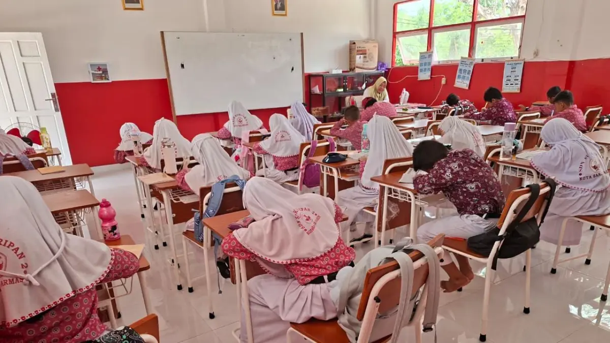 PELACAKAN: Disdik Kota Banjarmasin melakukan upaya pelacakan terhadap 321 lulusan SD sederajat yang belum terpetakan keberlanjutan pendidikannya usai evaluasi SPMB 2026/2027. (Foto: Endang Syarifuddin/Radar Banjarmasin)