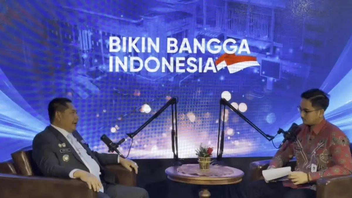 DIWAWANCARA: Bupati HST Samsul Rizal (kiri) jadi tamu sebuah program podcast di Jakarta.