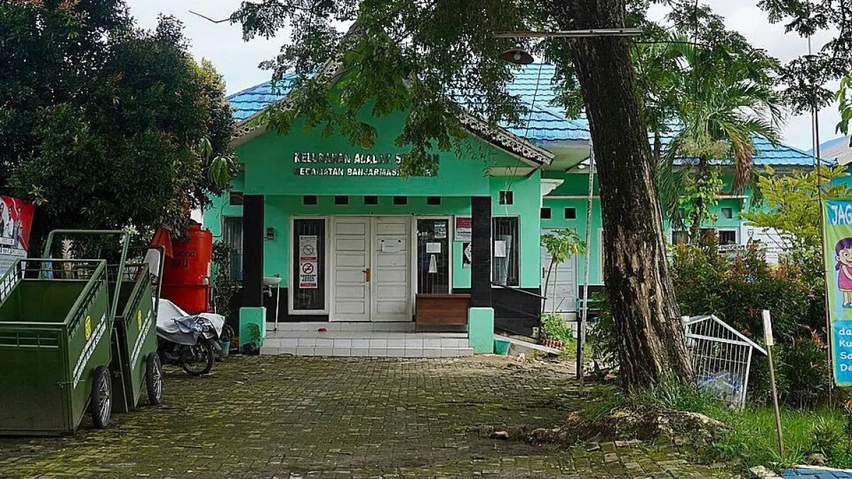 KANTOR ADMINISTRASI: Kantor Kelurahan Alalak Selatan, Kecamatan Banjarmasin Utara. Kawasan ini merupakan salah satu kampung tertua di Kota Banjarmasin.