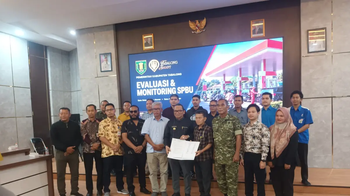 KESEPAKATAN: Pengelola SPBU bersama Pemkab Tabalong, Polres, Kodim, dan instansi terkait menyepakati pembatasan pembelian Pertalite serta pengaturan jam pelayanan SPBU untuk mengurangi antrean BBM. (Foto: Ibnu Dwi Wahyudi/Radar Banjarmasin)

