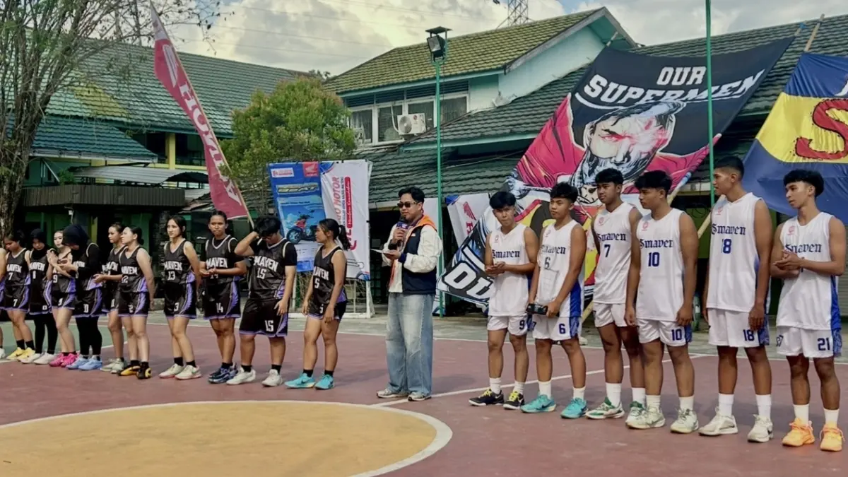LENGKAP: Kedua tim basket Smaven memperkenalkan diri. (Foto: Tia Lalita Novitri/Radar Banjarmasin)