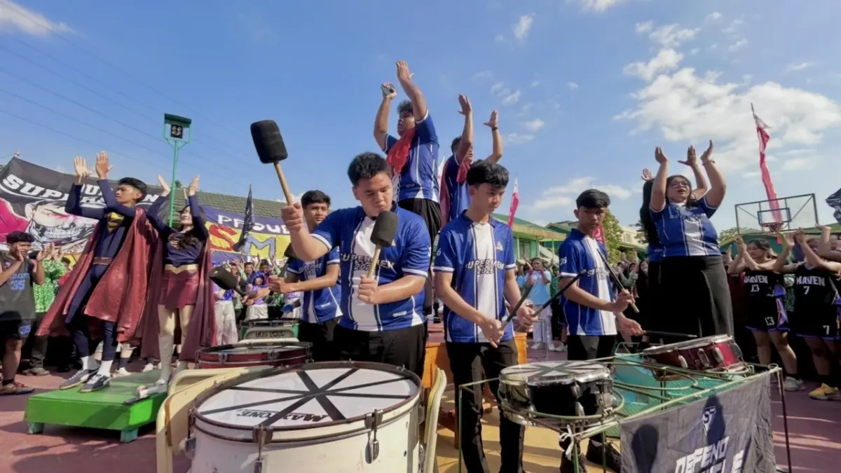 MEMBARA: Supermen tampak bersemangat meneriakkan chant andalan mereka. (Foto: Tia Lalita Novitri/Radar Banjarmasin)