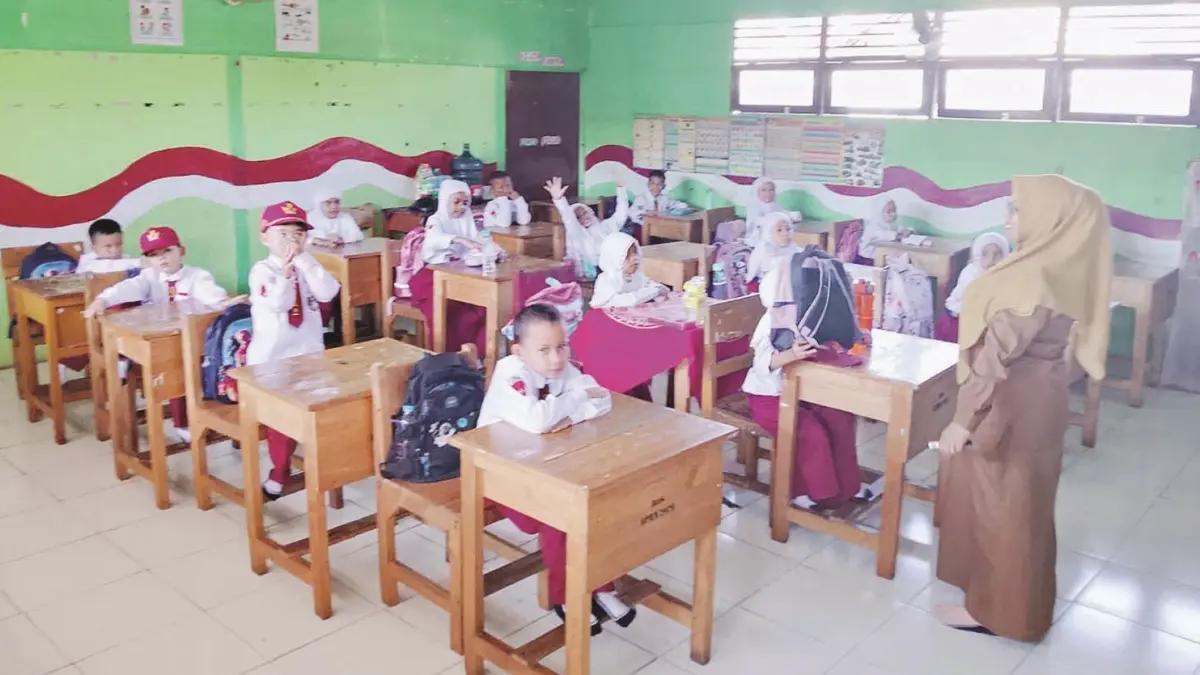 MINIM DAYA TAMPUNG: Warga Kelurahan Sungai Andai mengeluhkan minimnya daya tampung sekolah dan mendesak penambahan fasilitas pendidikan di kawasan yang terus berkembang tersebut.(Foto: Ilustrasi/Endang Syarifuddin/Radar Banjarmasin)