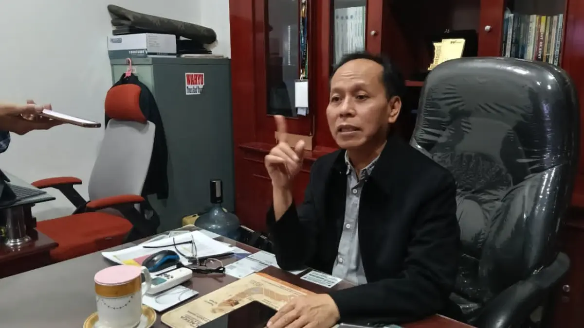 WAWANCARA: Ketua FK Patuh Kalsel, H Saridi Saridi Salimin mengimbau masyarakat selektif memilih travel umrah.(Foto: Raudah Anisya/Radar Banjarmasin)&nbsp;
