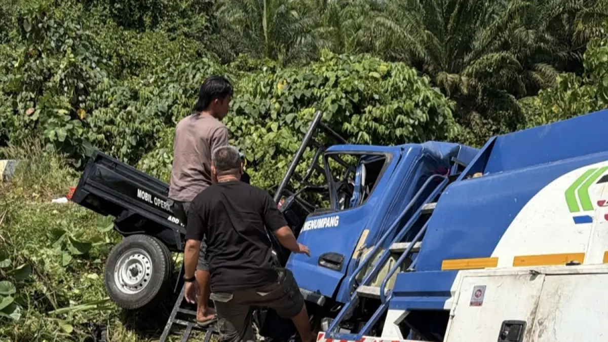 KECELAKAAN MAUT: Kondisi mobil pikap usai bertabrakan dengan mobil tangki di Jalan Alternatif Banjarbaru-Batulicin, Kecamatan Mantewe, Kabupaten Tanah bumbu, Sabtu (1/8/2026). Kecelakaan tersebut menewaskan tujuh orang, termasuk lima mahasiswa KKN. (Foto: PKJR Tanah Bumbu)
