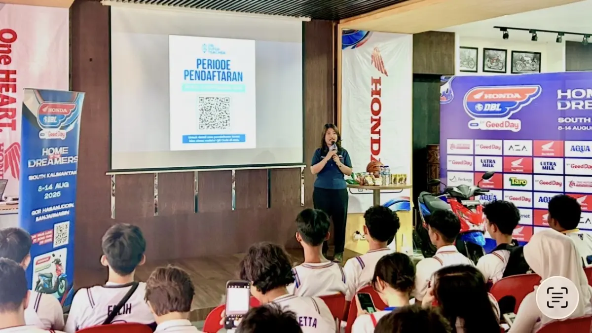 APRESIASI GURU: DBL Super Teacher juga turut diperkenalkan kepada perwakilan sekolah saat Technical Meeting Honda DBL with Kopi Good Day 2026 di Trio Motor Lounge, Banjarmasin, Sabtu (1/8/2026). (Foto: Tia Lalita Novitri/Radar Banjarmasin)