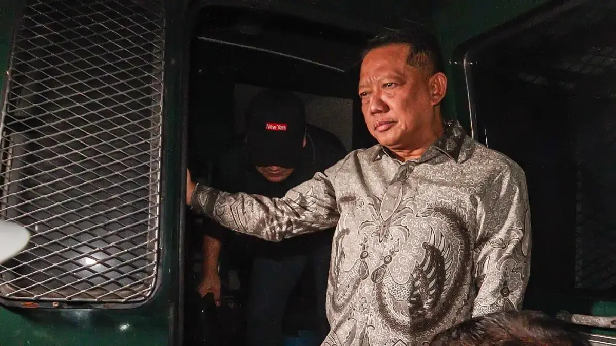 TERSANGKA: Mantan Jampidsus, Febrie Adriansyah. Tim 9 Kejagung kembali menetapkan seorang tersangka lain (NH) dalam kasus dugaan TPPU, Kamis (30/7). (Salman Toyibi/Jawa Pos)