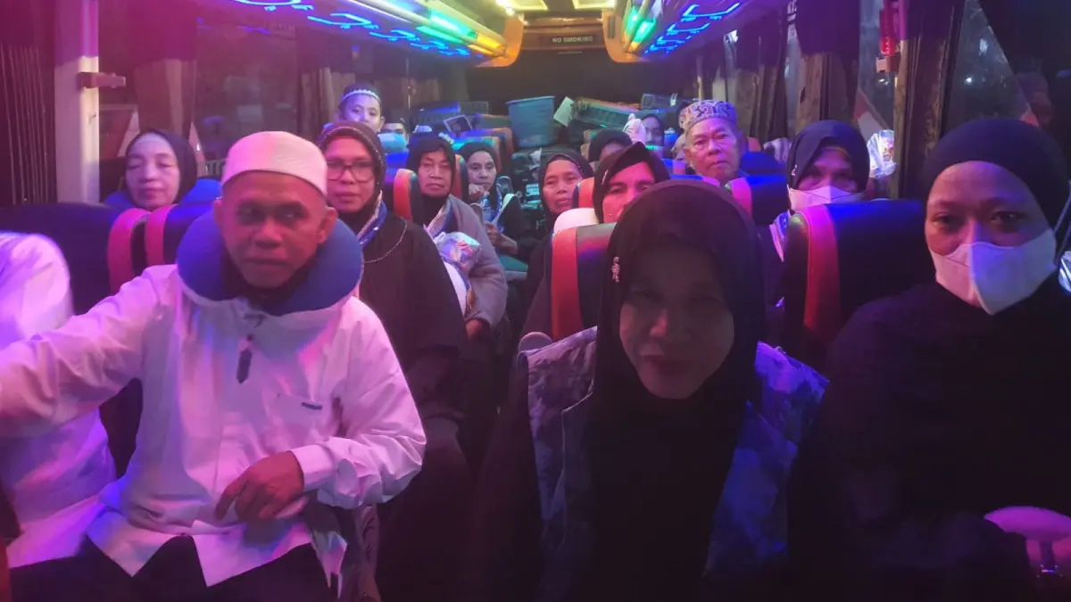 BERANGKAT: Rombongan jemaah umrah asal HST akhirnya diberangkatkan setelah sebelumnya gagal.