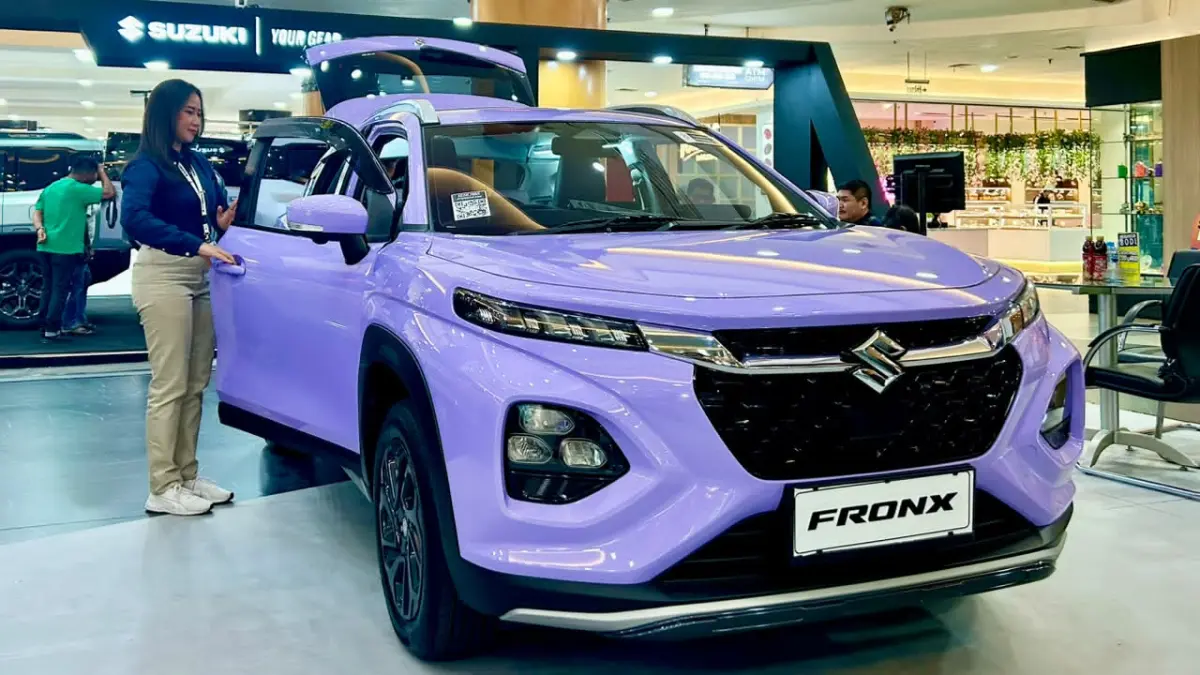 BISA DIGANTI: Mitra Suzuki menyediakan layanan kustom warna Suzuki Fronx.(Foto: Tia Lalita Novitri/Radar Banjarmasin) 