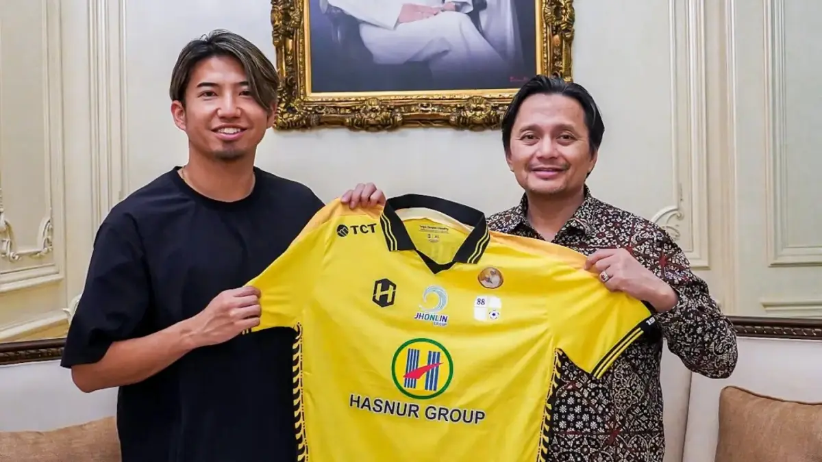 REKRUTAN BARU: CEO PS Barito Putera, Hasnuryadi Sulaiman, bersama rekrutan terbaru Laskar Antasari, Kodai Nagashima. (dok Barito Putera)&nbsp;