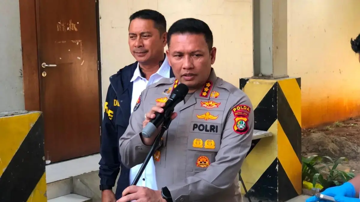 SAMPAIAN IMBAUAN: Kabid Humas Polda Metro Jaya, Kombes Budi Hermanto menyampaikan, bahwa masyarakat Jakarta tidak perlu khawatir atas pembangunan tembok tinggi di beberapa mall. (Sahrul Yunizar/Jawa Pos)