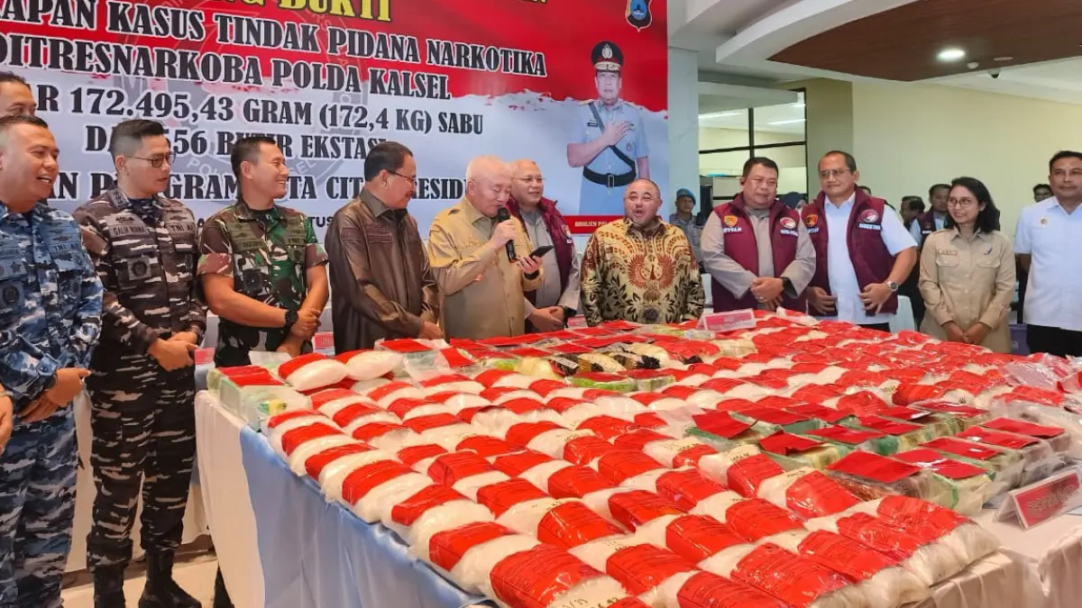 TANGKAPAN BESAR: Polda Kalsel memusnahkan 172,4 kg sabu dan 556 ekstasi senilai Rp311 miliar yang diduga terkait jaringan Fredy Pratama.