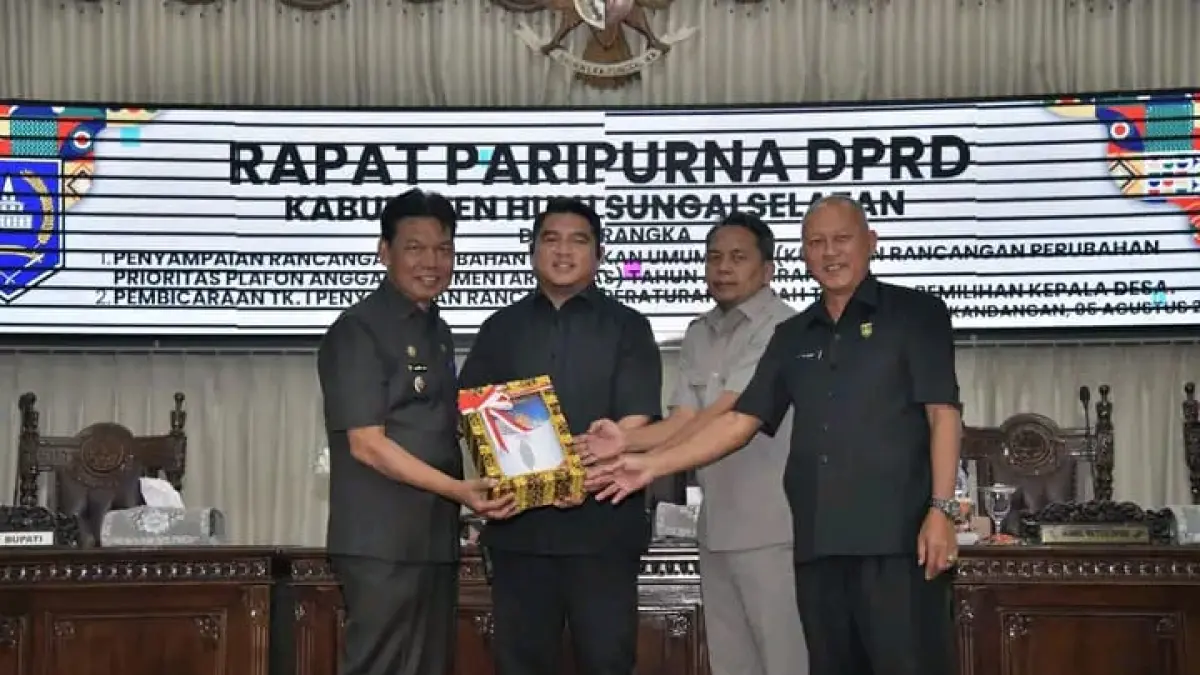 DPRD HSS menerima dokumen Rancangan Perubahan KUA-PPAS Tahun Anggaran 2026 dari Wakil Bupati HSS, Suriani. (PROKOPIM HSS) &nbsp;