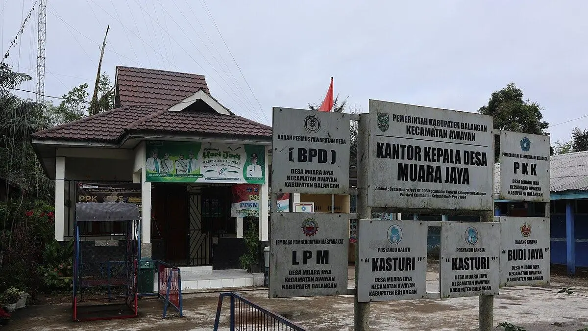 KANTOR ADMINISTRASI: Kantor Desa Muara Jaya menjadi pusat administrasi bagi masyarakat setempat.