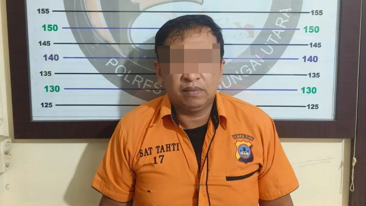 RESIDIVIS: Tersangka N, 45, residivis kasus narkotika, diamankan Satresnarkoba Polres HSU bersama barang bukti sabu seberat 9,54 gram. (Foto: Polres HSU)