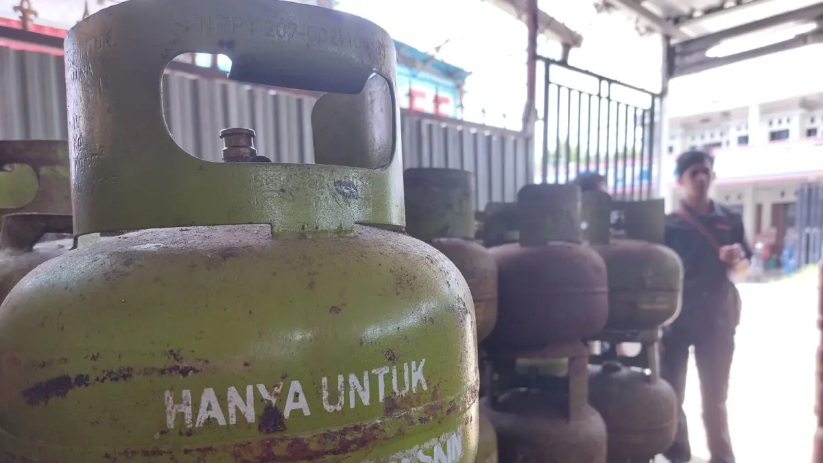 LPG: Pertamina memastikan stok LPG 3 kilogram di Kabupaten Hulu Sungai Tengah aman dan distribusi ke pangkalan resmi tetap berjalan lancar. (Foto: Jamaluddin/Radar Banjarmasin)