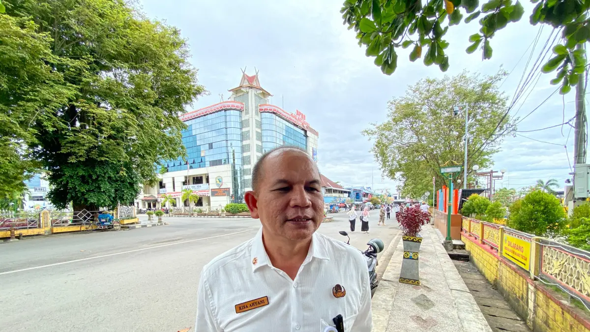MENJELASKAN:&nbsp; Kepala BPKAD Kabupaten Kotabaru, Risa Ahyani.
Foto: Jumain/ Radar Banjarmasin.&nbsp;