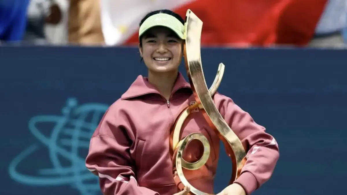 PERTAMA: Alexandra Eala menjadi petenis Asia Tenggara pertama yang menjuarai turnamen WTA 500 usai mengalahkan Jessica Pegula di final. (Flashscore)