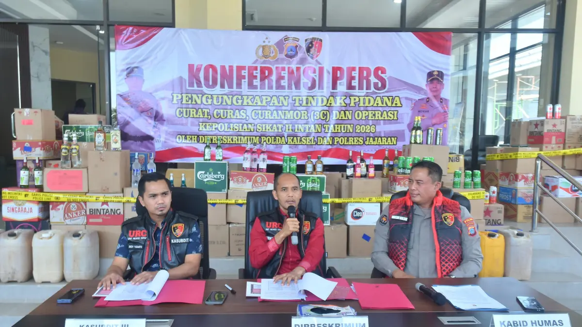 Polda Kalsel bersama Polres jajaran membekuk 126 tersangka kejahatan dalam Operasi Sikat II Intan 2026 ( Sheilla farazela/ radar banjarmasin)