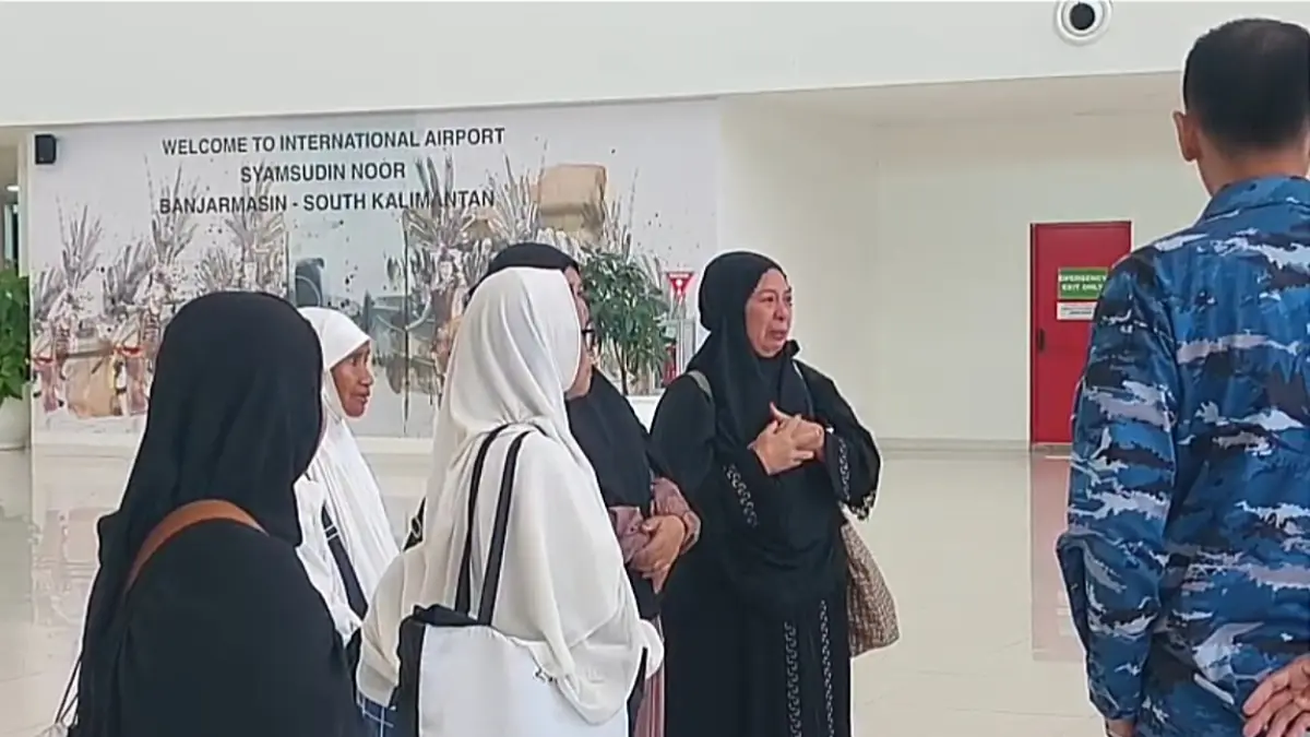 TIBA: Sebanyak 36 jemaah umrah Kalsel yang sempat telantar tiba di Banua (Sheilla/Radar Banjarmasin)