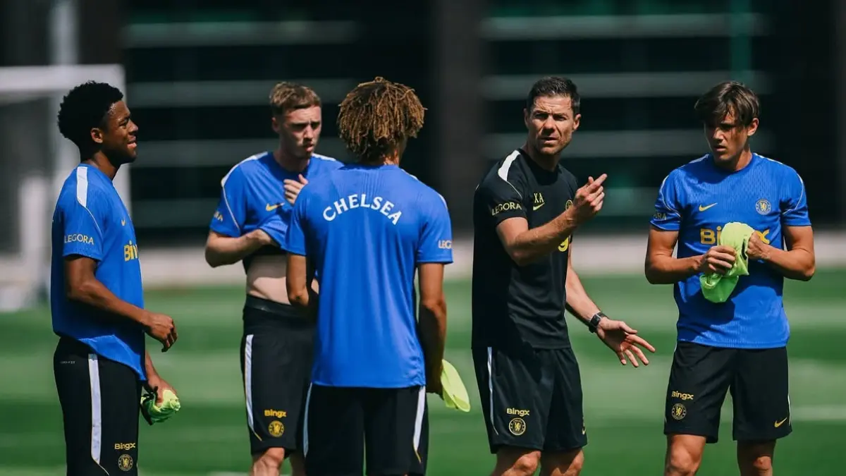 FOKUS: Xabi Alonso fokus rampingkan skuad Chelsea setelah kedatangan sejumlah pemain baru.&nbsp;
(AFP)&nbsp;