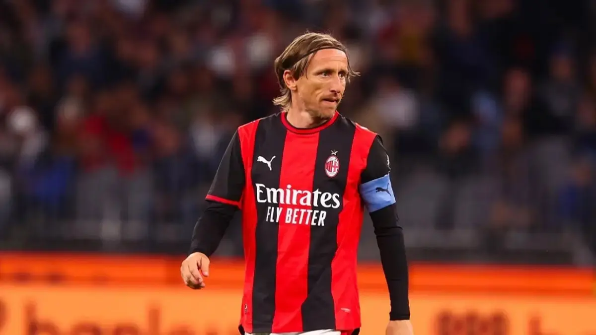SENANG: Luka Modric mengaku senang kembali bermain saat AC Milan bermain imbang 1-1 melawan Inter Milan. Rossoneri dinilai terus berkembang.
(Dok. AC Milan)
