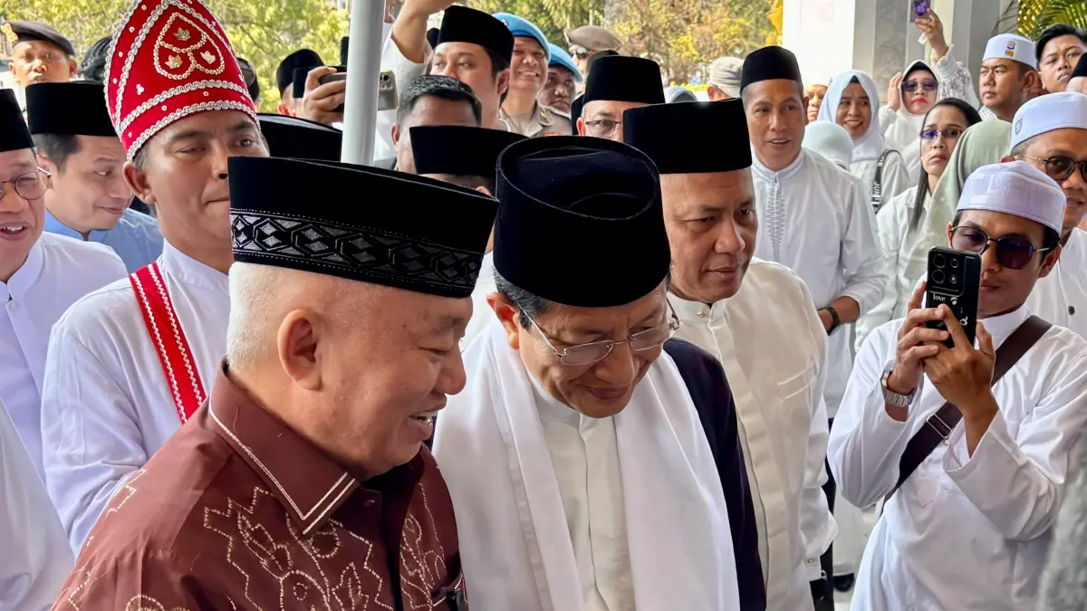 Gubernur Kalsel, Muhidin bersama Menag RI, Nasaruddin Umar saat bersilaturahmi dengan tokoh lintas agama se-Kalimantan di Banjarmasin. (Zulvan Rahmatan/Radar Banjarmasin)