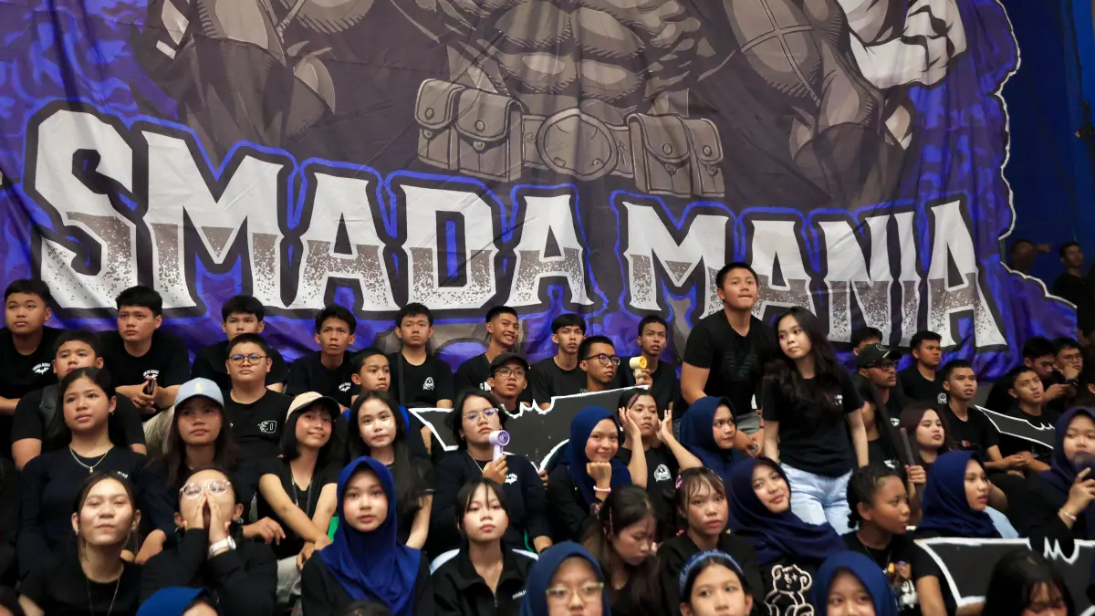 KOMPAK: Smada Mania membawa sekitar 350 supporter dan tampil dengan koreografi di tribun Honda DBL with Kopi Good Day 2026 South Kalimantan. (Foto: DBL Indonesia)