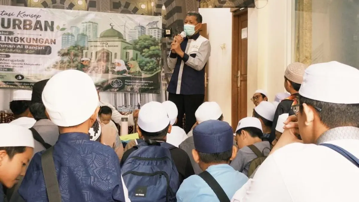 LINGKUNGAN: Para santri TPQ yang mendapat edukasi soal kepedulian terhadap lingkungan.&nbsp;